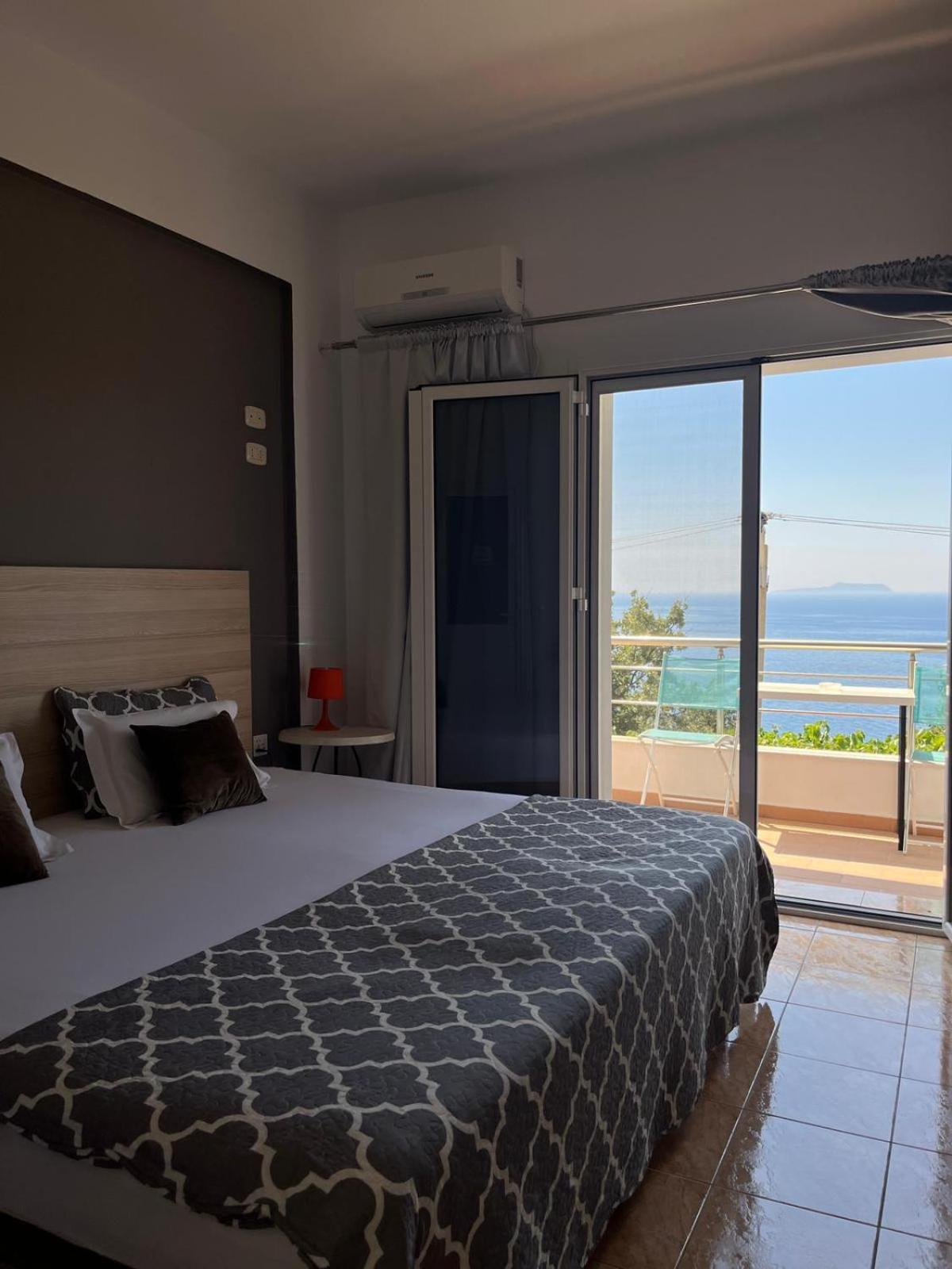 Salt Life Hotel Dhermi Exterior photo