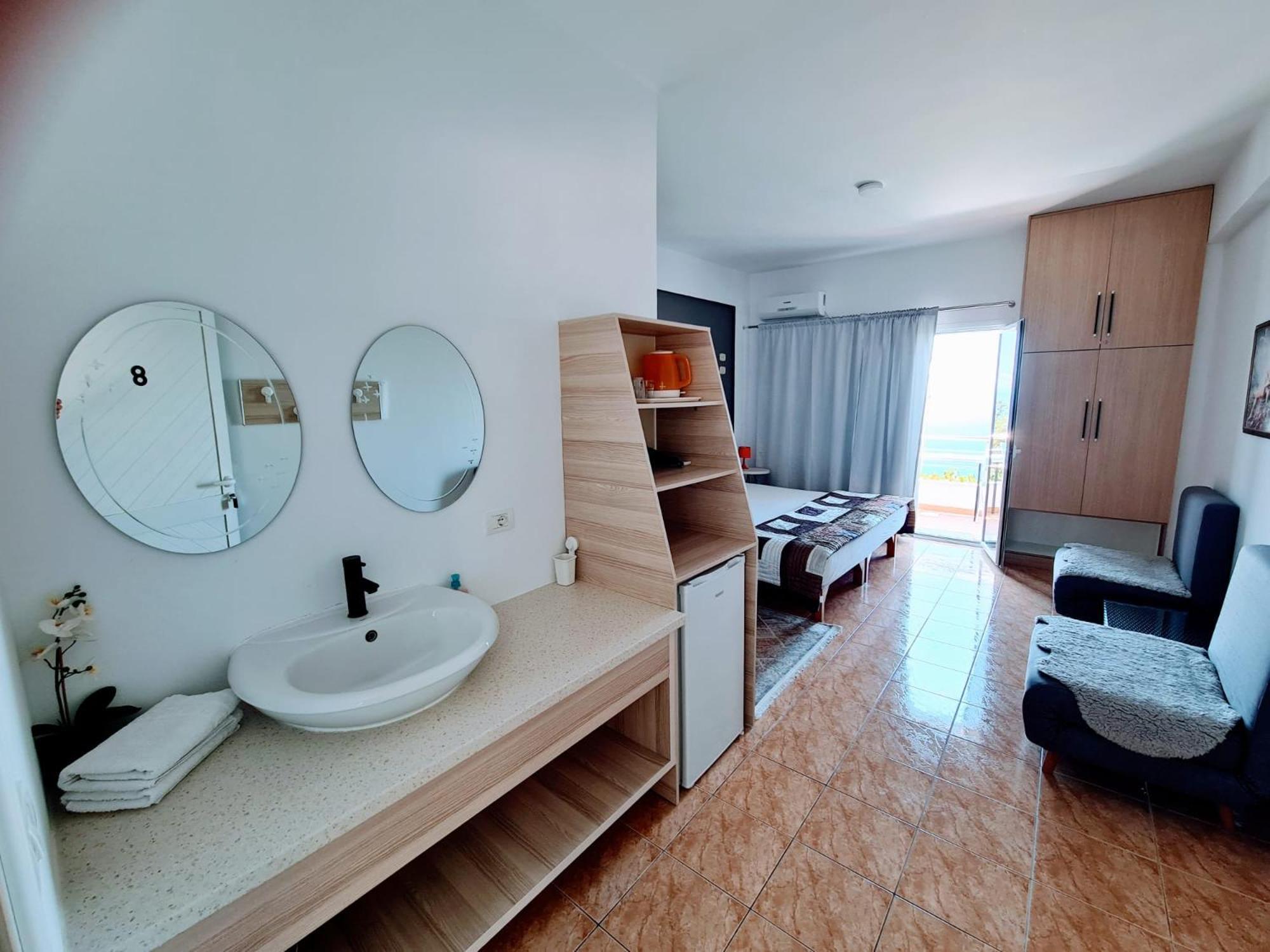 Salt Life Hotel Dhermi Exterior photo
