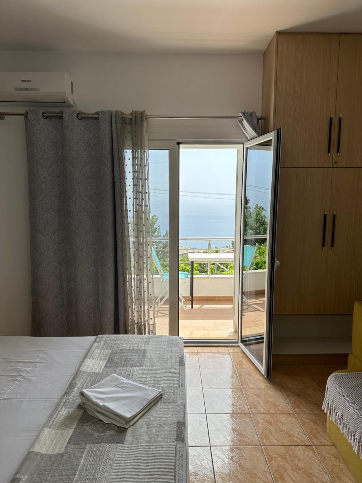 Salt Life Hotel Dhermi Exterior photo